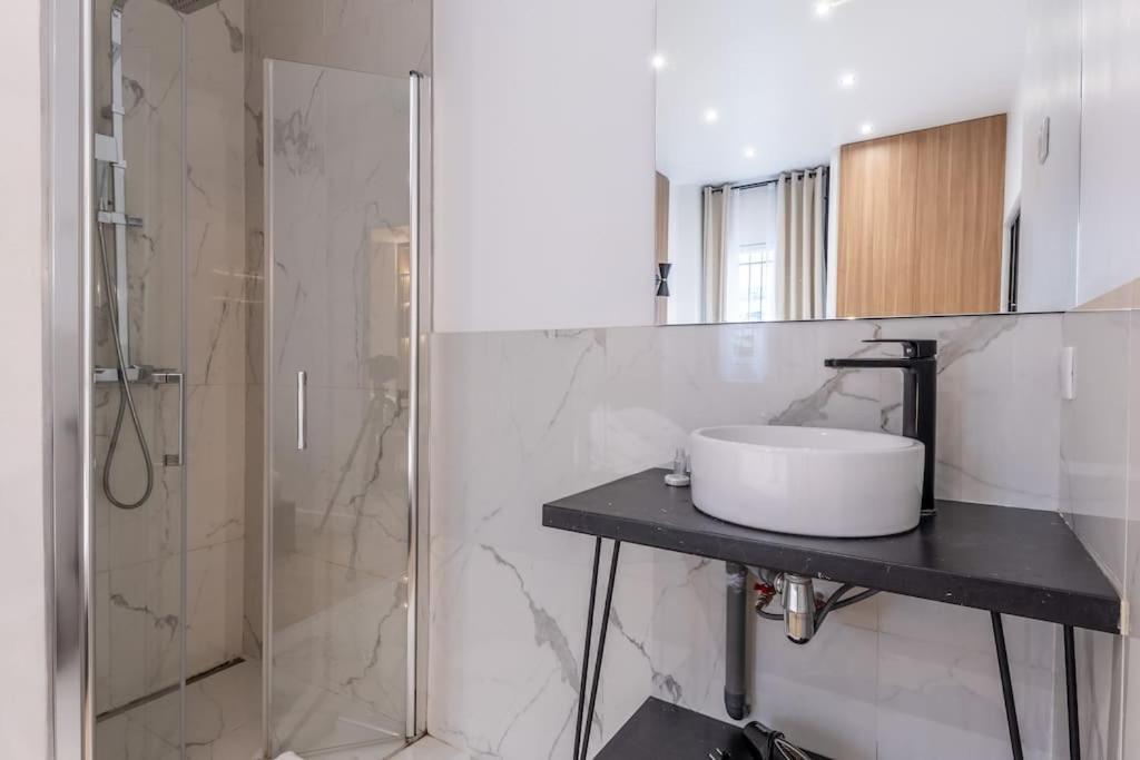 Off Familial Dans Le Marais 2br * Paris