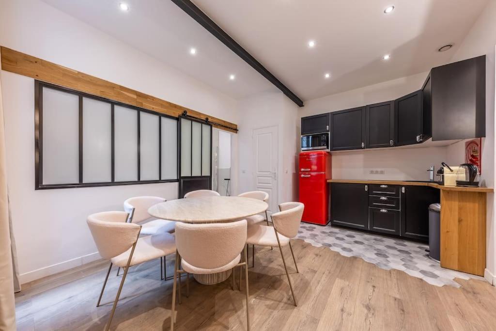 Off Familial Dans Le Marais 2br Apartment