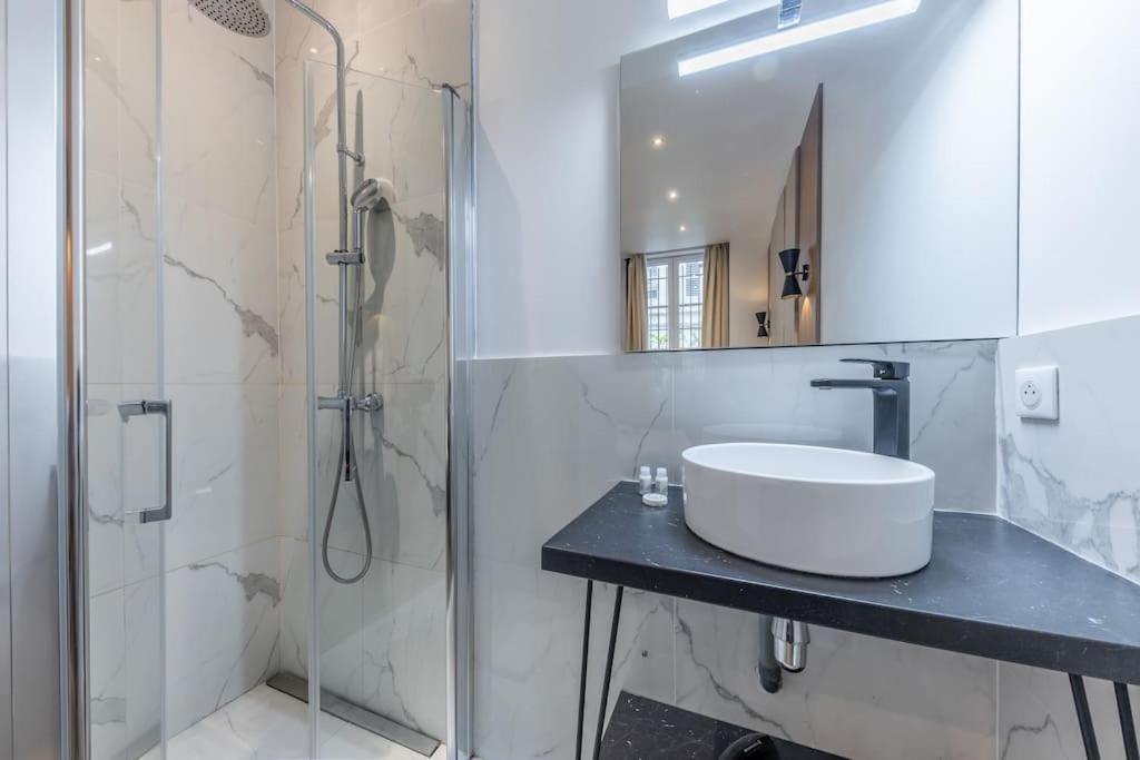 Apartment Off Familial Dans Le Marais 2br Paris